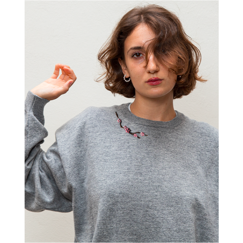 Maglione grigio ramo